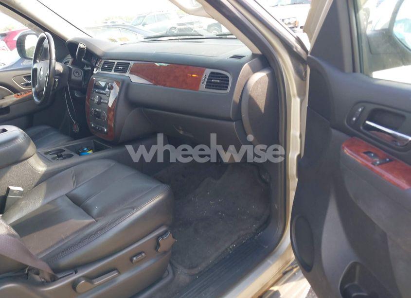 Photo 5 of 2013 Chevrolet Tahoe LT (VIN 1GNSKBE06DR127366)