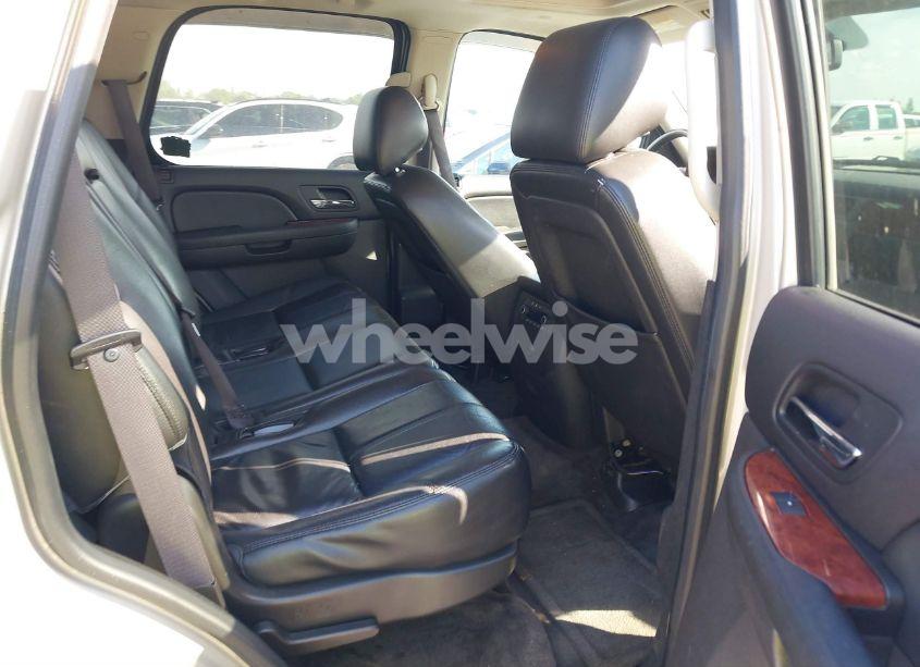 Photo 8 of 2013 Chevrolet Tahoe LT (VIN 1GNSKBE06DR127366)