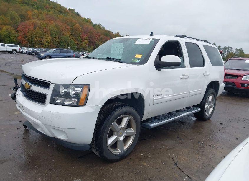 Photo 2 of 2013 Chevrolet Tahoe LT (VIN 1GNSKBE06DR239827)