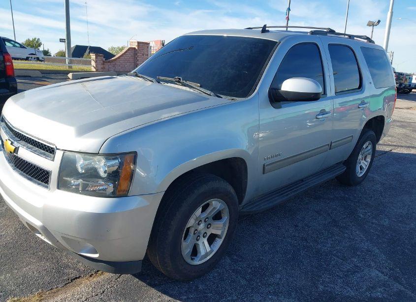 Photo 2 of 2013 Chevrolet Tahoe LT (VIN 1GNSKBE06DR248608)