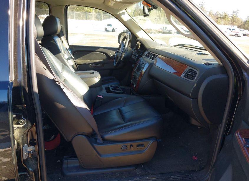 Photo 5 of 2011 Chevrolet Tahoe LT (VIN 1GNSKBE07BR227831)