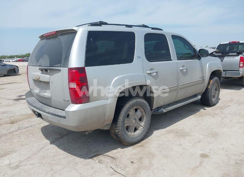 Photo 4 of 2011 Chevrolet Tahoe LT (VIN 1GNSKBE07BR271330)