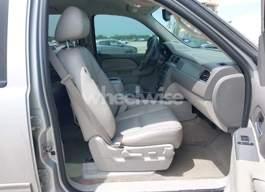 Photo 5 of 2011 Chevrolet Tahoe LT (VIN 1GNSKBE07BR271330)