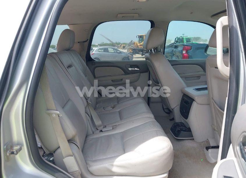 Photo 8 of 2011 Chevrolet Tahoe LT (VIN 1GNSKBE07BR271330)