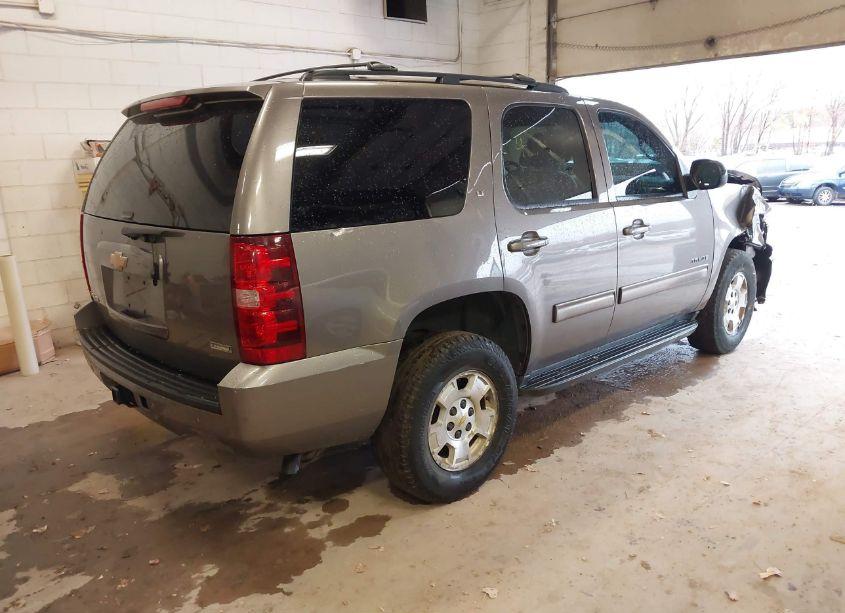 Photo 4 of 2012 Chevrolet Tahoe LT (VIN 1GNSKBE07CR183640)