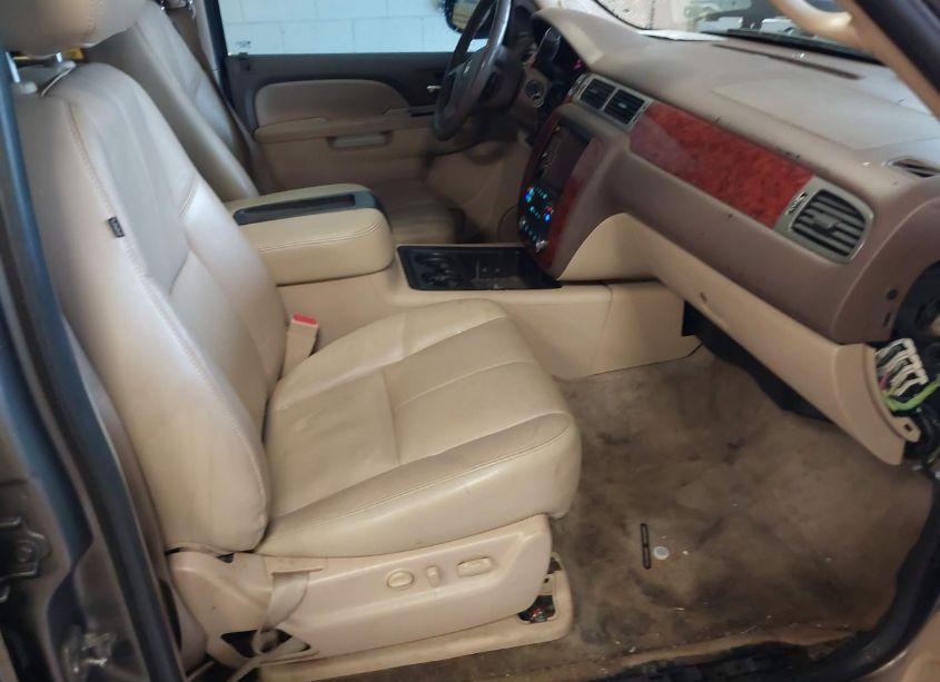 Photo 5 of 2012 Chevrolet Tahoe LT (VIN 1GNSKBE07CR183640)