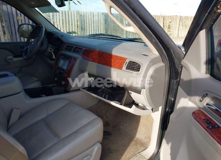 Photo 5 of 2012 Chevrolet Tahoe LT (VIN 1GNSKBE07CR278540)