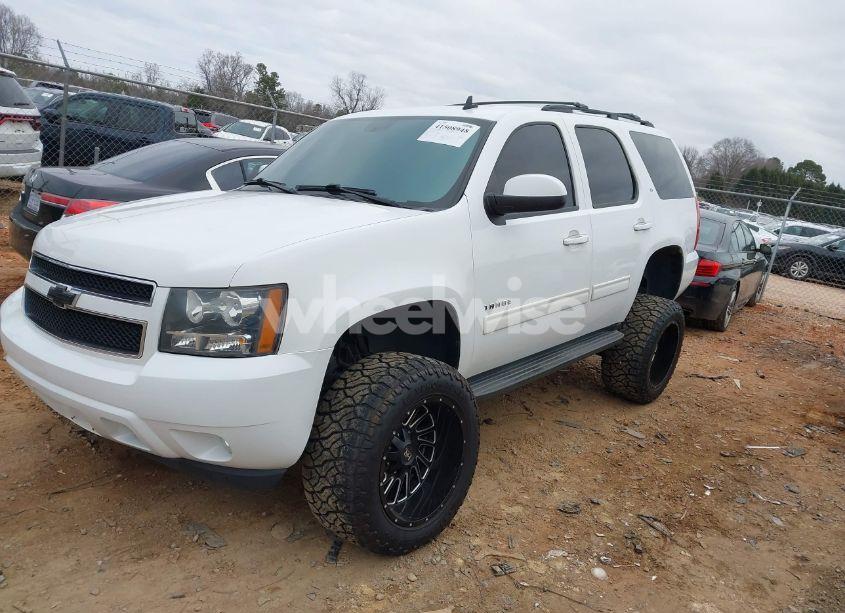 Photo 2 of 2013 Chevrolet Tahoe LT (VIN 1GNSKBE07DR200681)