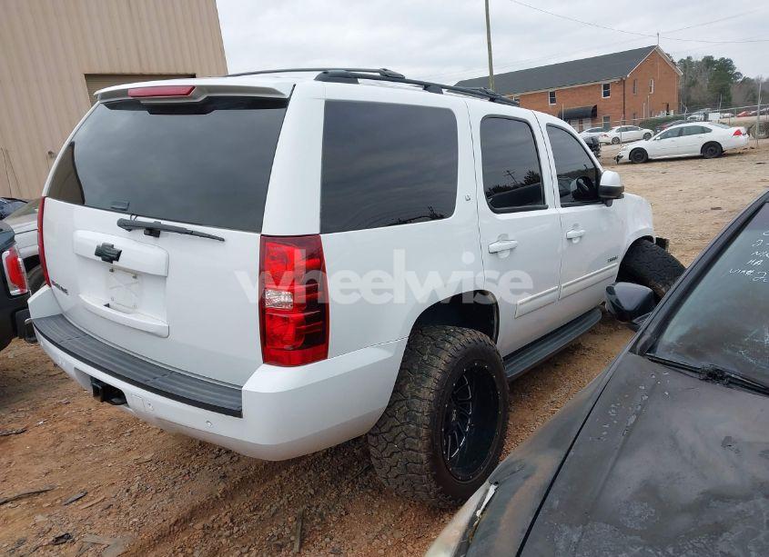 Photo 4 of 2013 Chevrolet Tahoe LT (VIN 1GNSKBE07DR200681)