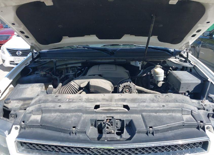 Photo 10 of 2013 Chevrolet Tahoe LT (VIN 1GNSKBE07DR316253)