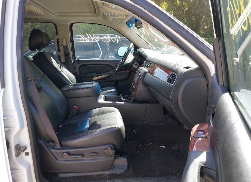 Photo 5 of 2013 Chevrolet Tahoe LT (VIN 1GNSKBE07DR316253)