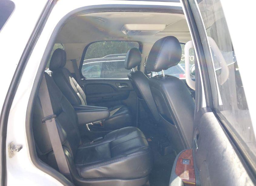 Photo 8 of 2013 Chevrolet Tahoe LT (VIN 1GNSKBE07DR316253)