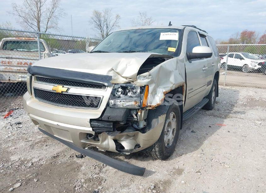 Photo 2 of 2014 Chevrolet Tahoe LT (VIN 1GNSKBE07ER199226)