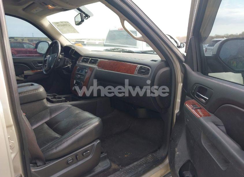 Photo 5 of 2014 Chevrolet Tahoe LT (VIN 1GNSKBE07ER199226)