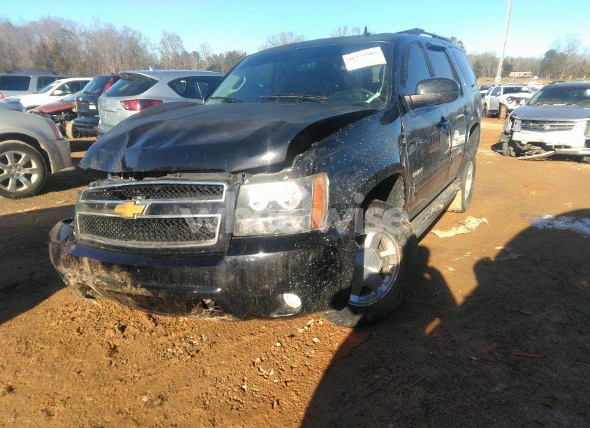 Photo 2 of 2014 Chevrolet Tahoe LT (VIN 1GNSKBE07ER229177)