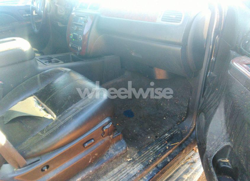 Photo 5 of 2014 Chevrolet Tahoe LT (VIN 1GNSKBE07ER229177)