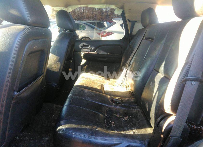 Photo 8 of 2014 Chevrolet Tahoe LT (VIN 1GNSKBE07ER229177)