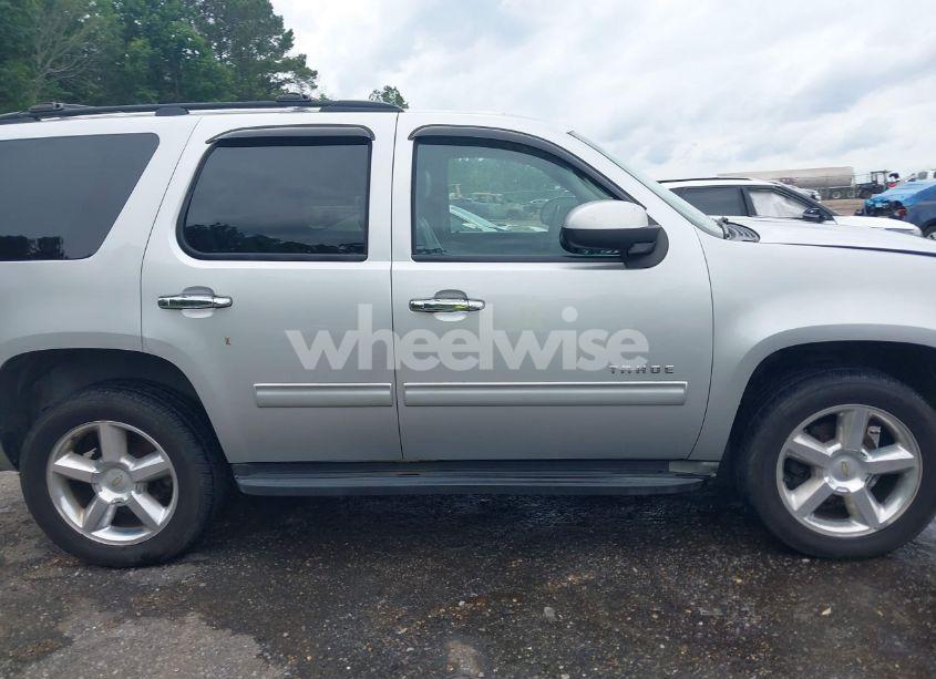 Photo 13 of 2011 Chevrolet Tahoe LT (VIN 1GNSKBE08BR123400)