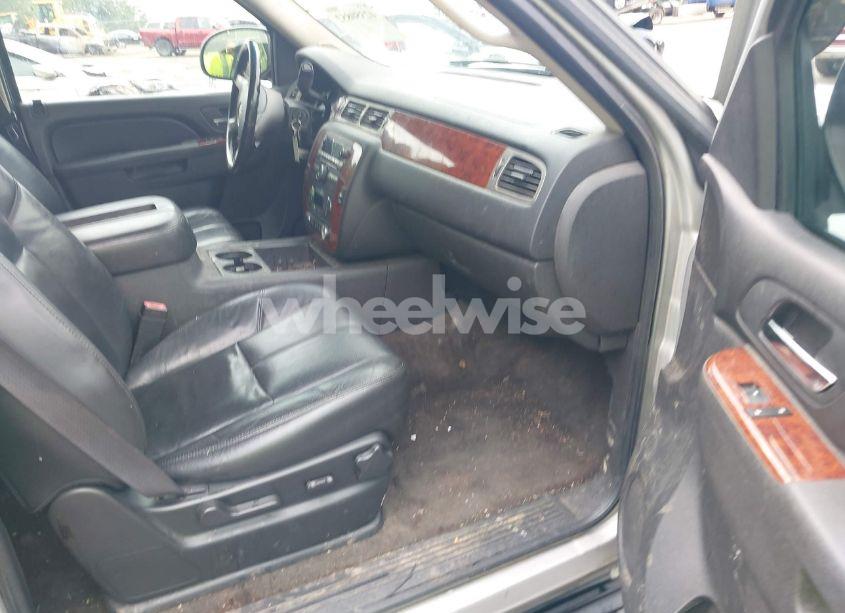 Photo 5 of 2011 Chevrolet Tahoe LT (VIN 1GNSKBE08BR123400)