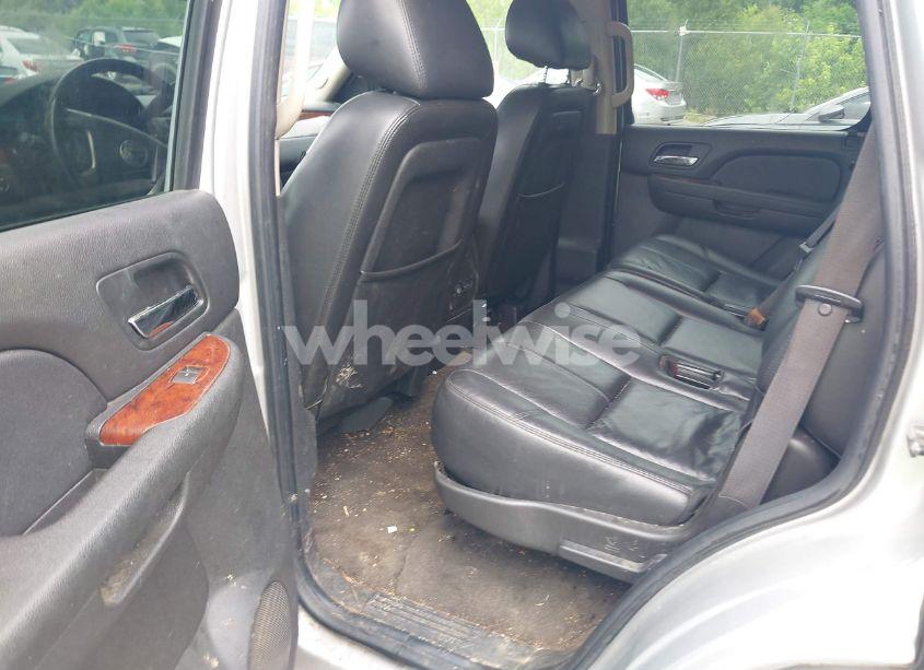 Photo 8 of 2011 Chevrolet Tahoe LT (VIN 1GNSKBE08BR123400)