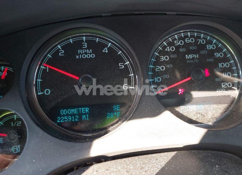 Photo 7 of 2011 Chevrolet Tahoe LT (VIN 1GNSKBE08BR161970)