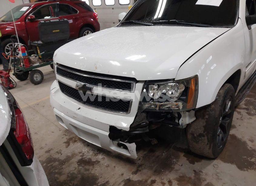 Photo 12 of 2011 Chevrolet Tahoe LT (VIN 1GNSKBE08BR210570)