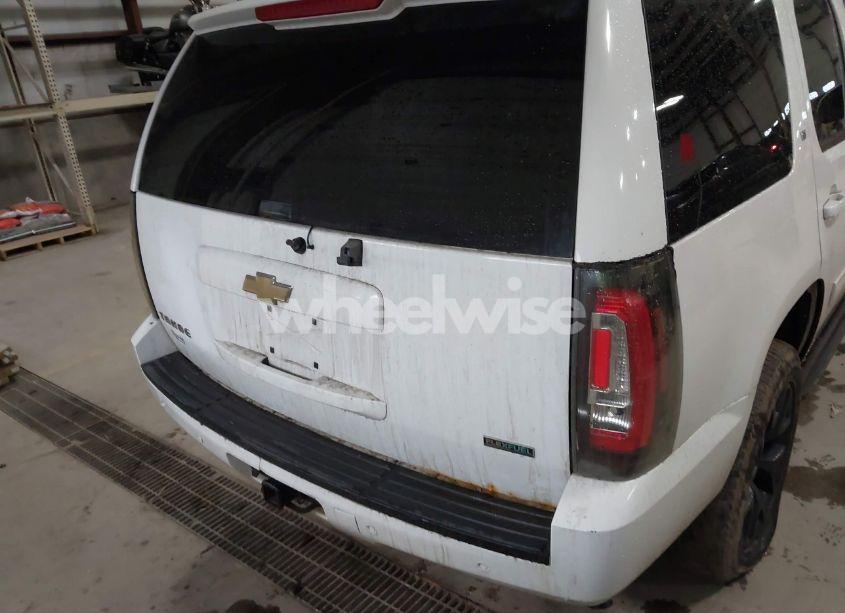 Photo 16 of 2011 Chevrolet Tahoe LT (VIN 1GNSKBE08BR210570)