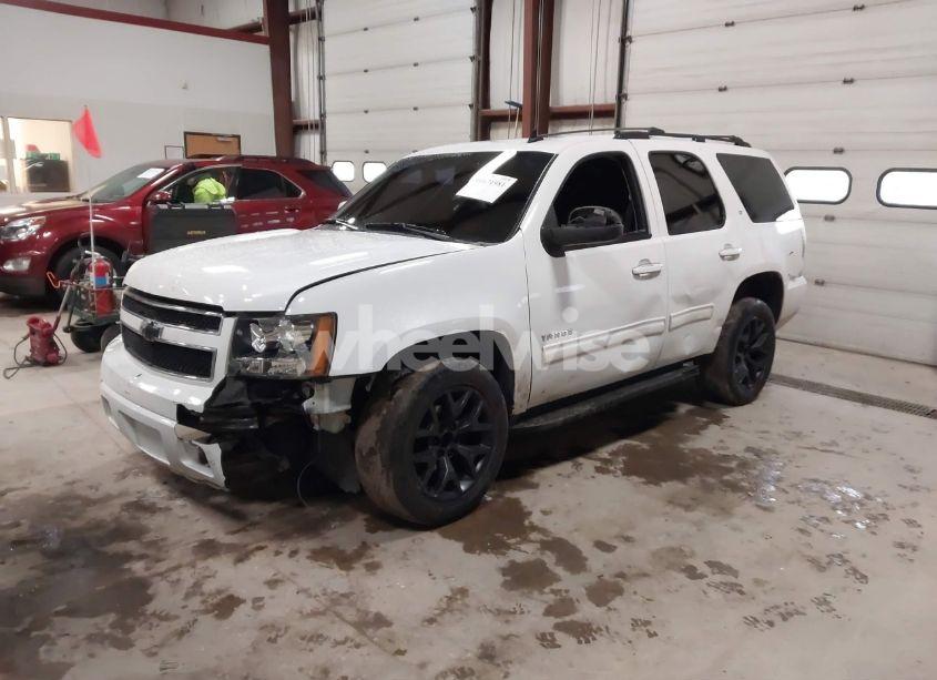 Photo 2 of 2011 Chevrolet Tahoe LT (VIN 1GNSKBE08BR210570)