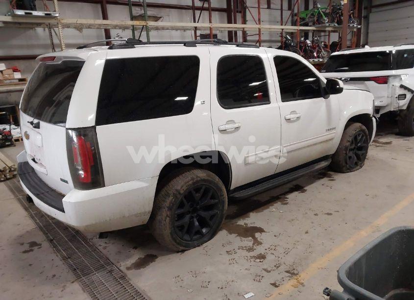 Photo 4 of 2011 Chevrolet Tahoe LT (VIN 1GNSKBE08BR210570)