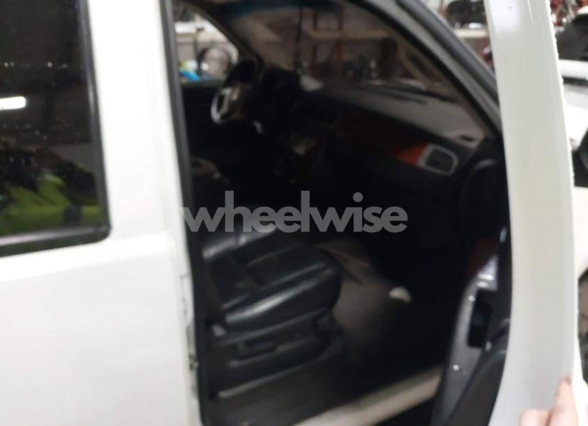 Photo 5 of 2011 Chevrolet Tahoe LT (VIN 1GNSKBE08BR210570)