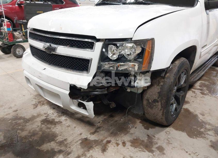 Photo 6 of 2011 Chevrolet Tahoe LT (VIN 1GNSKBE08BR210570)