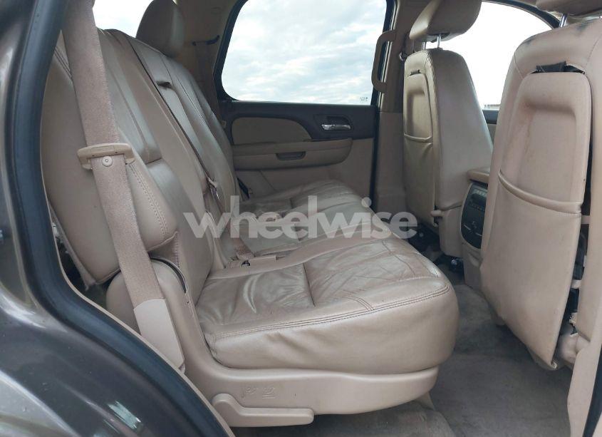 Photo 8 of 2011 Chevrolet Tahoe LT (VIN 1GNSKBE08BR233055)