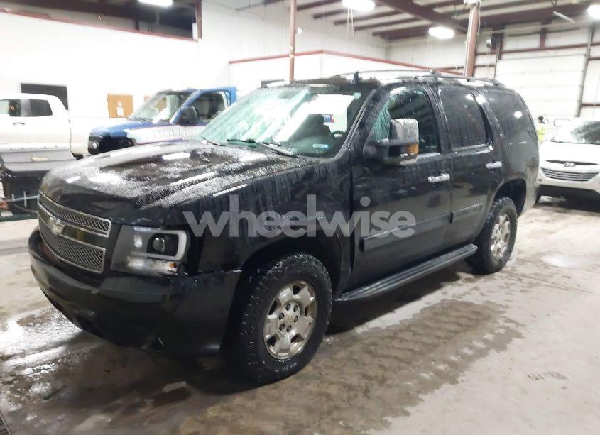 Photo 2 of 2012 Chevrolet Tahoe LT (VIN 1GNSKBE08CR127917)