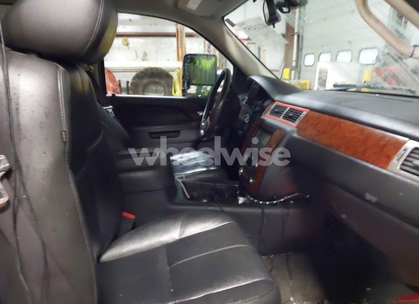 Photo 5 of 2012 Chevrolet Tahoe LT (VIN 1GNSKBE08CR127917)