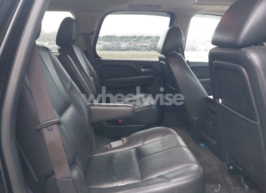 Photo 8 of 2013 Chevrolet Tahoe LT (VIN 1GNSKBE08DR190047)