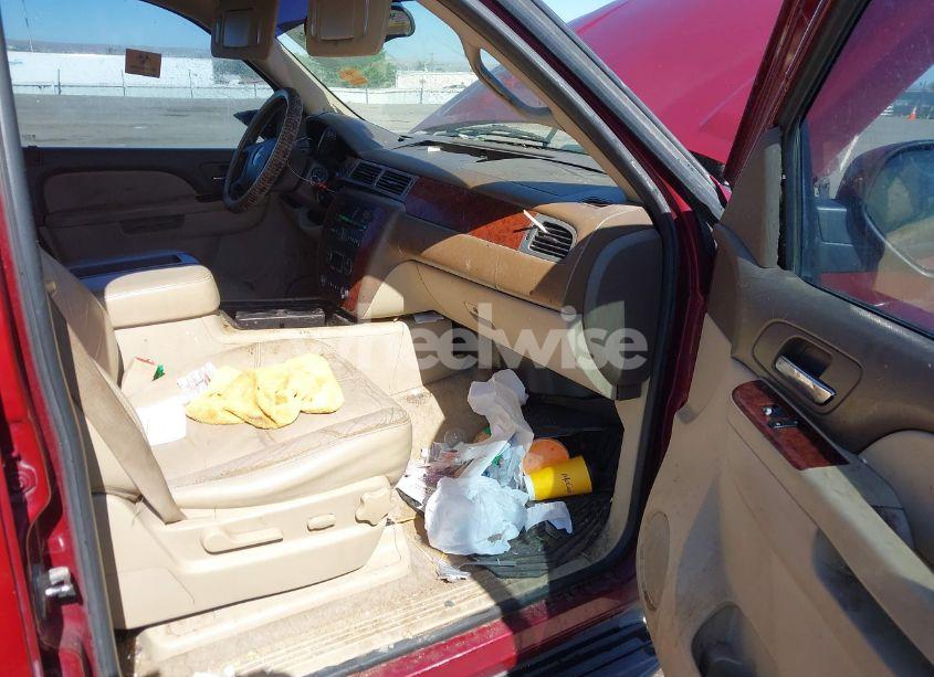 Photo 5 of 2011 Chevrolet Tahoe LT (VIN 1GNSKBE09BR267344)