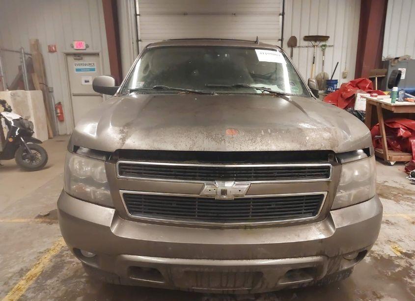 Photo 12 of 2011 Chevrolet Tahoe LT (VIN 1GNSKBE09BR348926)