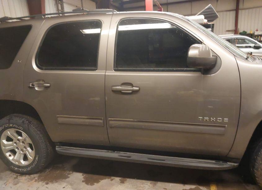 Photo 13 of 2011 Chevrolet Tahoe LT (VIN 1GNSKBE09BR348926)