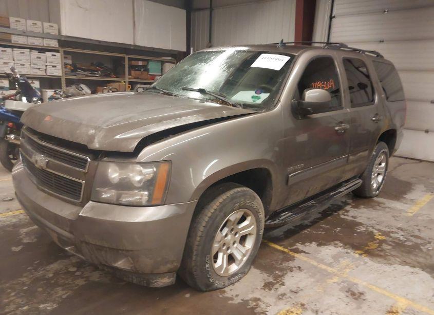 Photo 2 of 2011 Chevrolet Tahoe LT (VIN 1GNSKBE09BR348926)