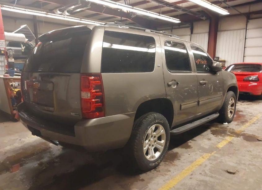 Photo 4 of 2011 Chevrolet Tahoe LT (VIN 1GNSKBE09BR348926)