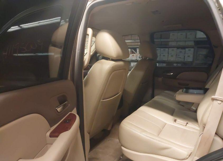 Photo 8 of 2011 Chevrolet Tahoe LT (VIN 1GNSKBE09BR348926)