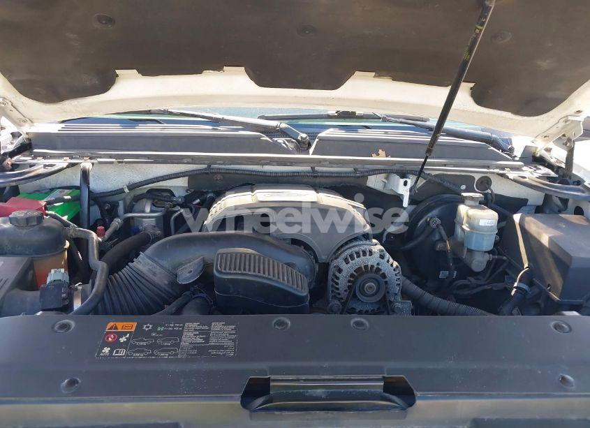 Photo 10 of 2011 Chevrolet Tahoe LT (VIN 1GNSKBE09BR400183)