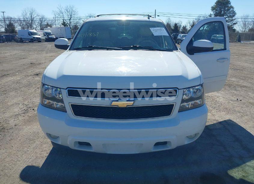 Photo 6 of 2011 Chevrolet Tahoe LT (VIN 1GNSKBE09BR400183)