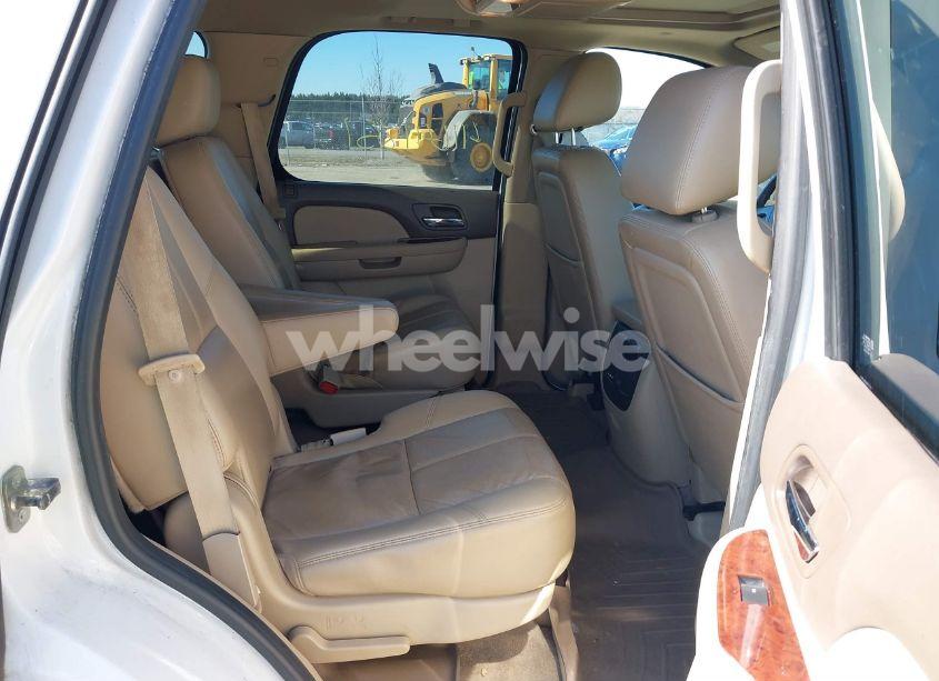 Photo 8 of 2011 Chevrolet Tahoe LT (VIN 1GNSKBE09BR400183)