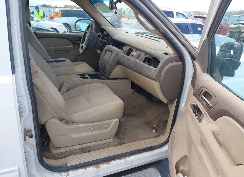 Photo 5 of 2012 Chevrolet Tahoe LT (VIN 1GNSKBE09CR254370)