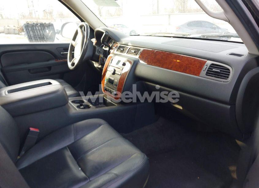 Photo 5 of 2013 Chevrolet Tahoe LT (VIN 1GNSKBE09DR325293)