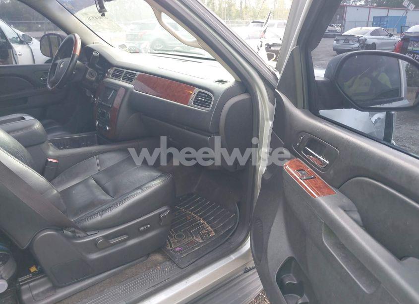 Photo 5 of 2013 Chevrolet Tahoe LT (VIN 1GNSKBE09DR350808)