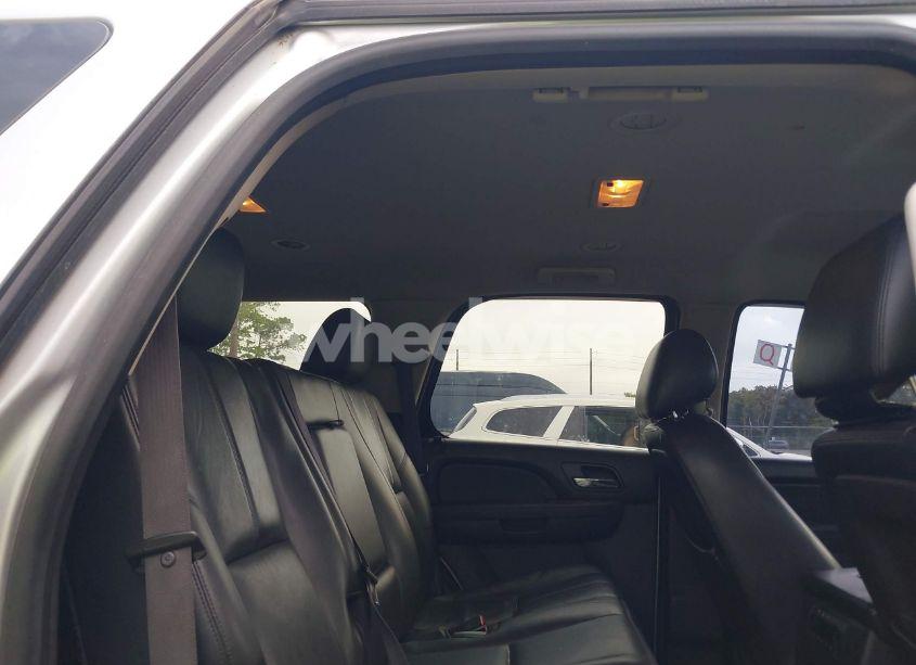 Photo 8 of 2013 Chevrolet Tahoe LT (VIN 1GNSKBE09DR350808)