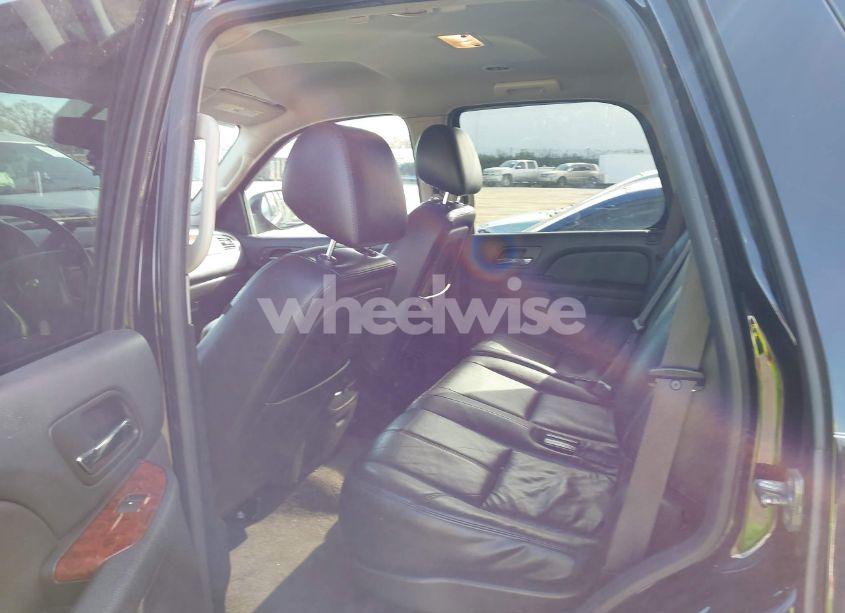 Photo 8 of 2014 Chevrolet Tahoe LT (VIN 1GNSKBE09ER242934)