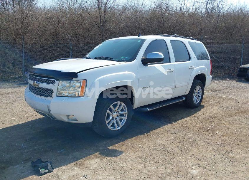 Photo 2 of 2011 Chevrolet Tahoe LT (VIN 1GNSKBE0XBR170024)